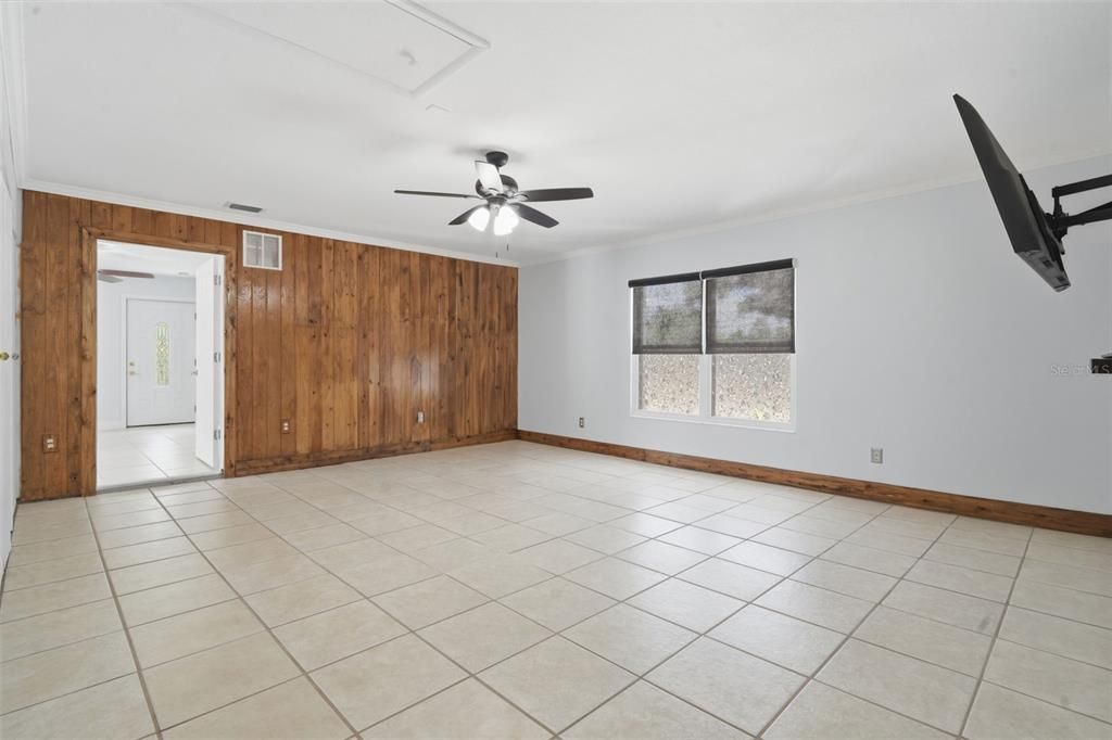 For Sale: $389,900 (4 beds, 3 baths, 1808 Square Feet)
