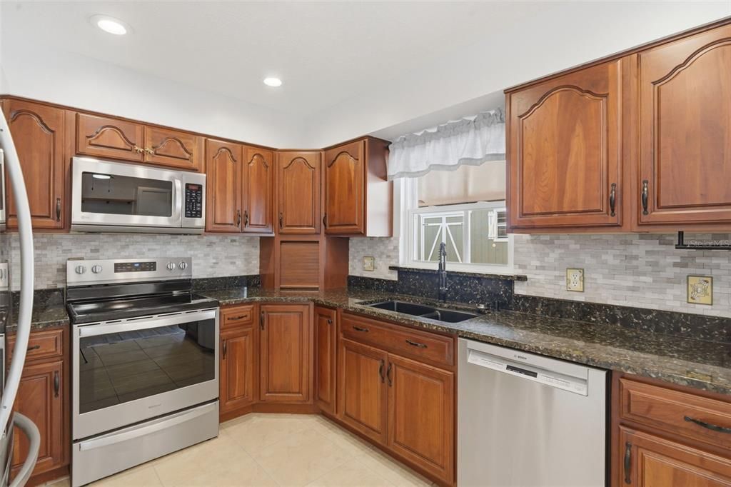 For Sale: $389,900 (4 beds, 3 baths, 1808 Square Feet)