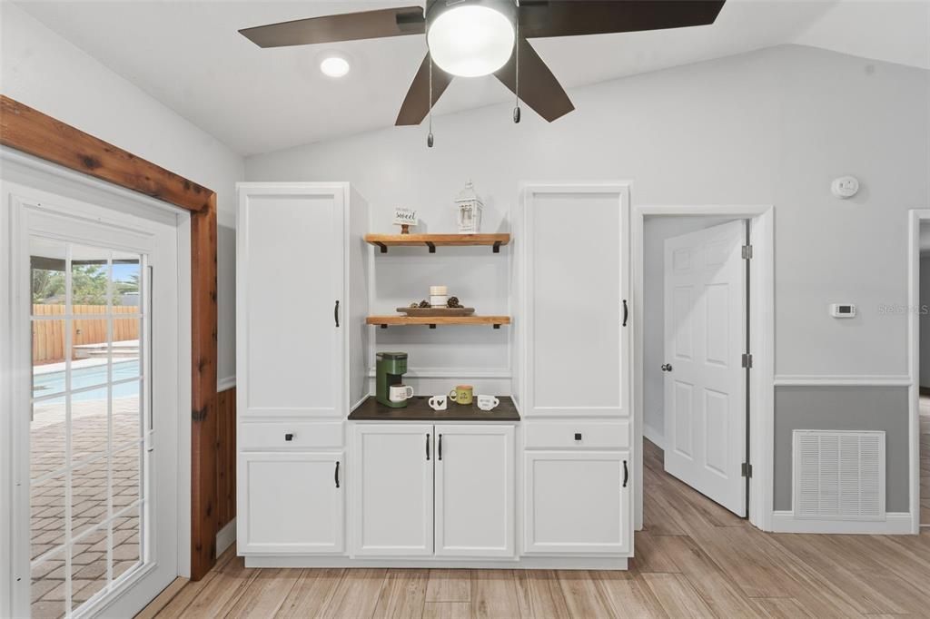 For Sale: $389,900 (4 beds, 3 baths, 1808 Square Feet)