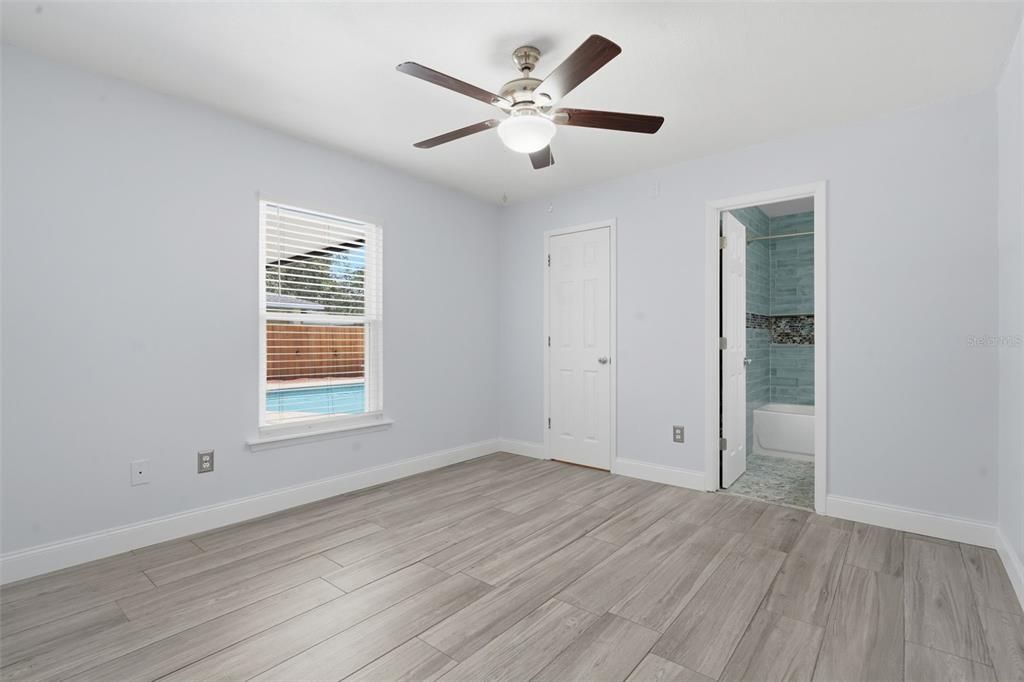 For Sale: $389,900 (4 beds, 3 baths, 1808 Square Feet)