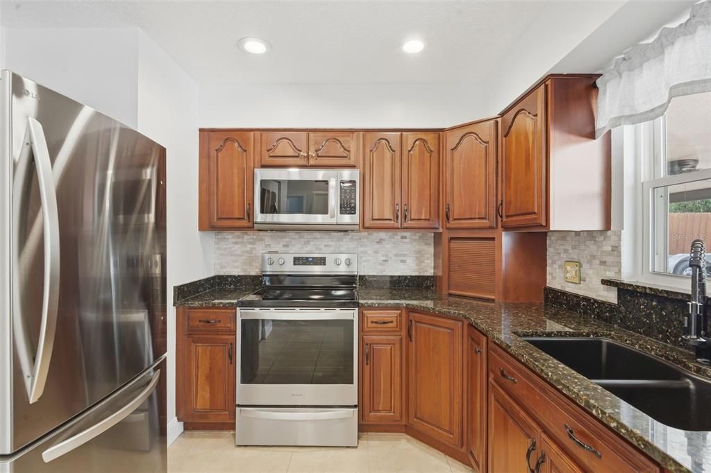 For Sale: $389,900 (4 beds, 3 baths, 1808 Square Feet)