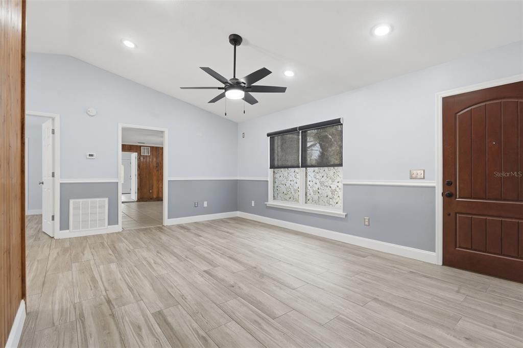 For Sale: $389,900 (4 beds, 3 baths, 1808 Square Feet)