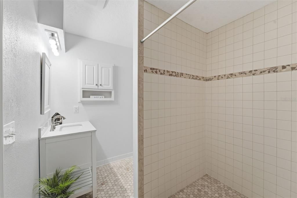 For Sale: $389,900 (4 beds, 3 baths, 1808 Square Feet)