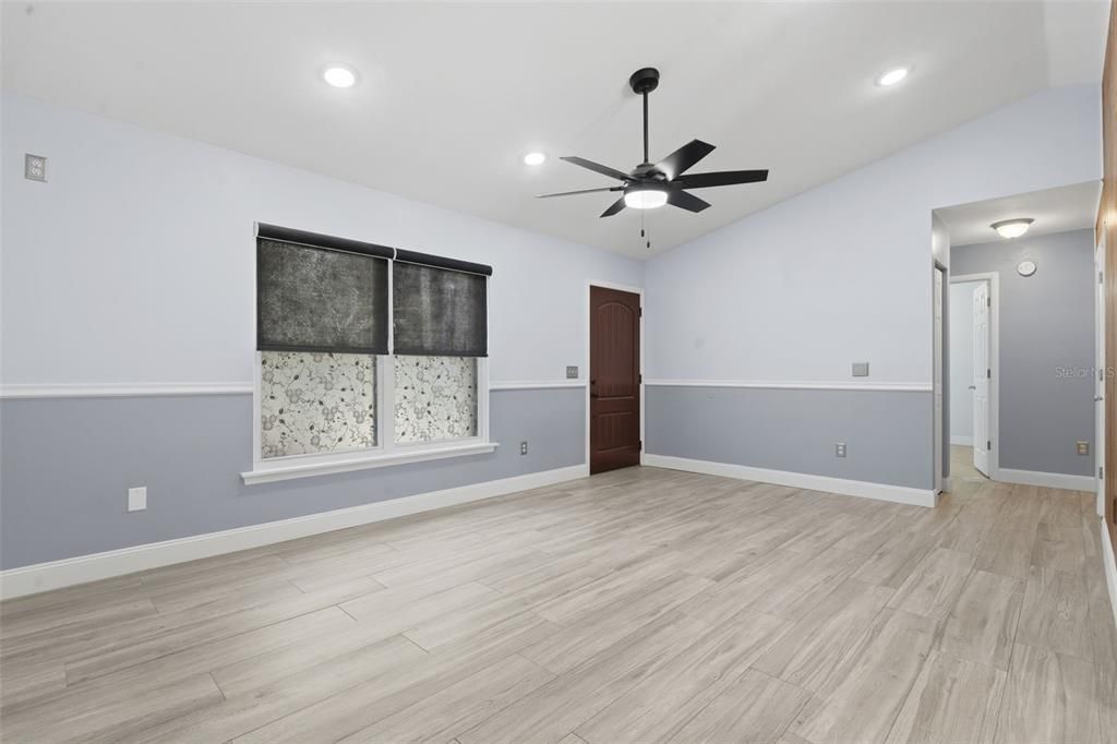 For Sale: $389,900 (4 beds, 3 baths, 1808 Square Feet)