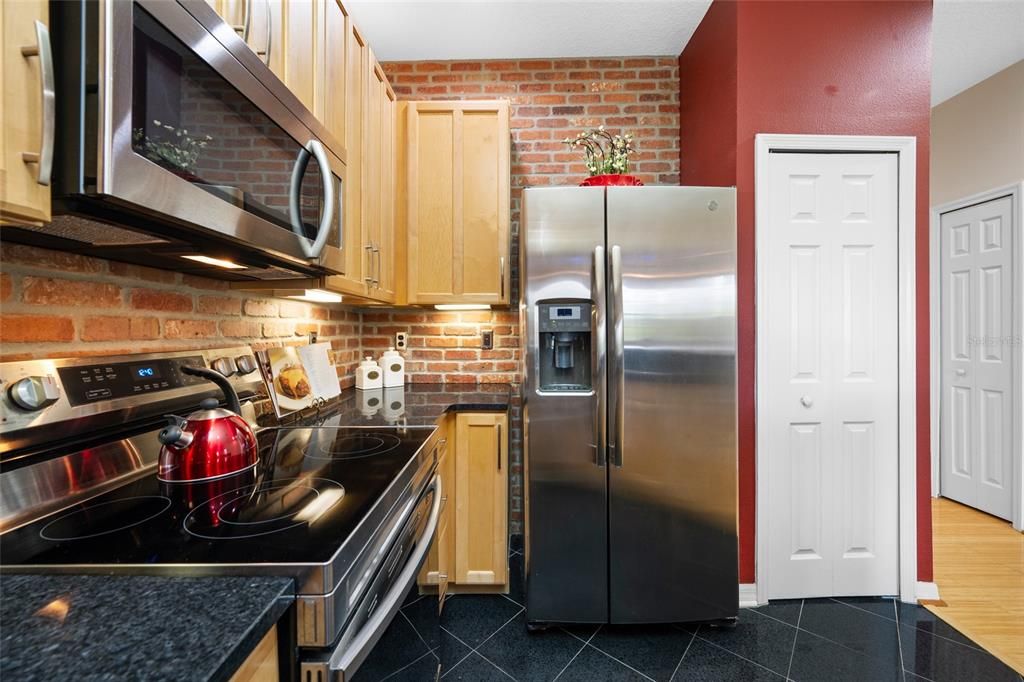 For Sale: $385,000 (2 beds, 2 baths, 1526 Square Feet)