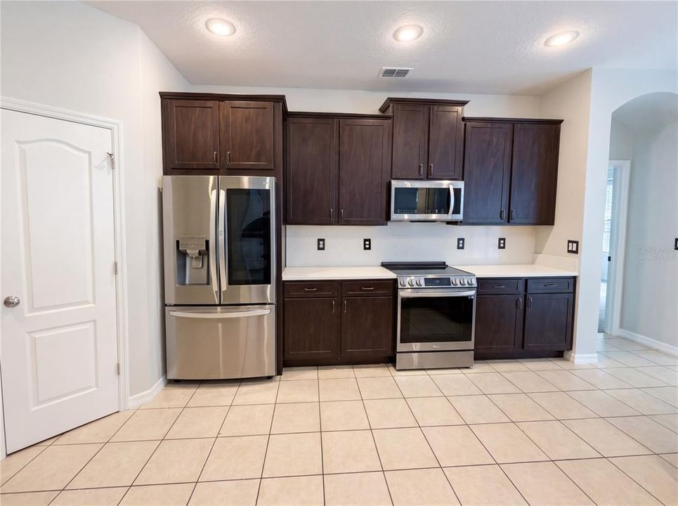 For Sale: $515,000 (5 beds, 5 baths, 3569 Square Feet)