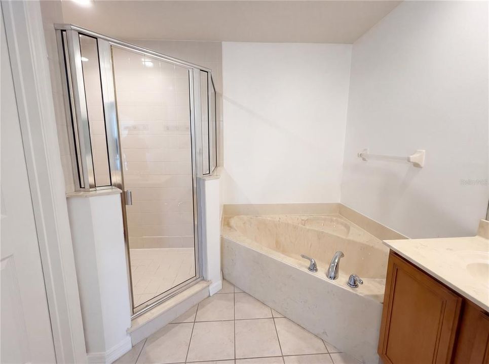 For Sale: $515,000 (5 beds, 5 baths, 3569 Square Feet)