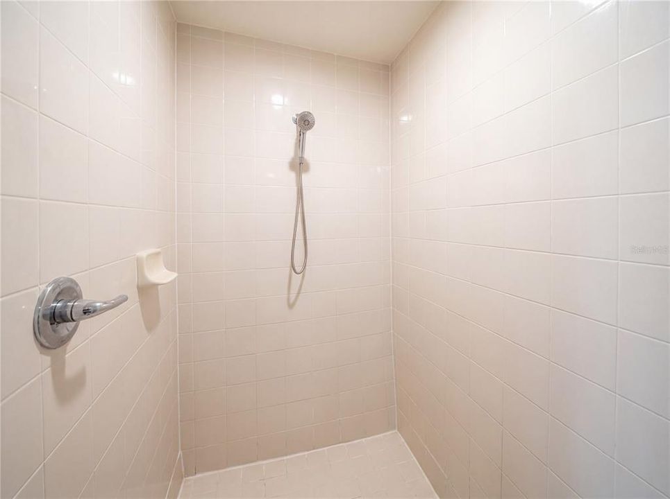 For Sale: $515,000 (5 beds, 5 baths, 3569 Square Feet)