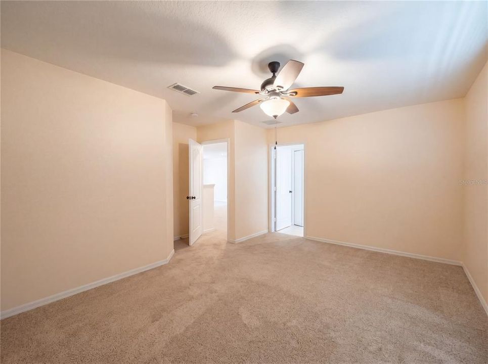 For Sale: $515,000 (5 beds, 5 baths, 3569 Square Feet)