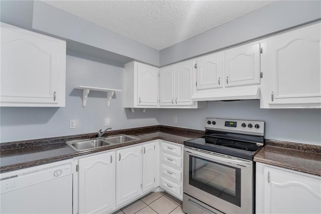 For Rent: $1,799 (3 beds, 2 baths, 1252 Square Feet)