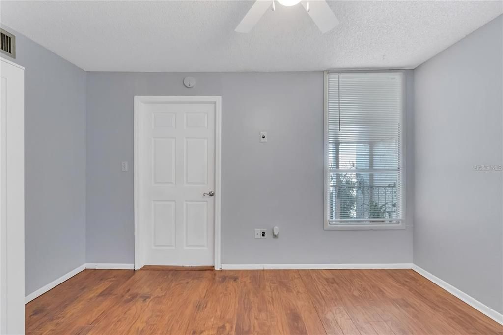 For Rent: $1,799 (3 beds, 2 baths, 1252 Square Feet)