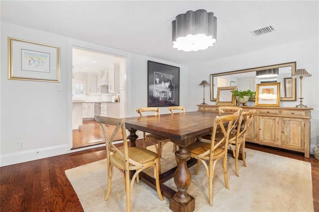 Active With Contract: $699,000 (2 beds, 2 baths, 1582 Square Feet)