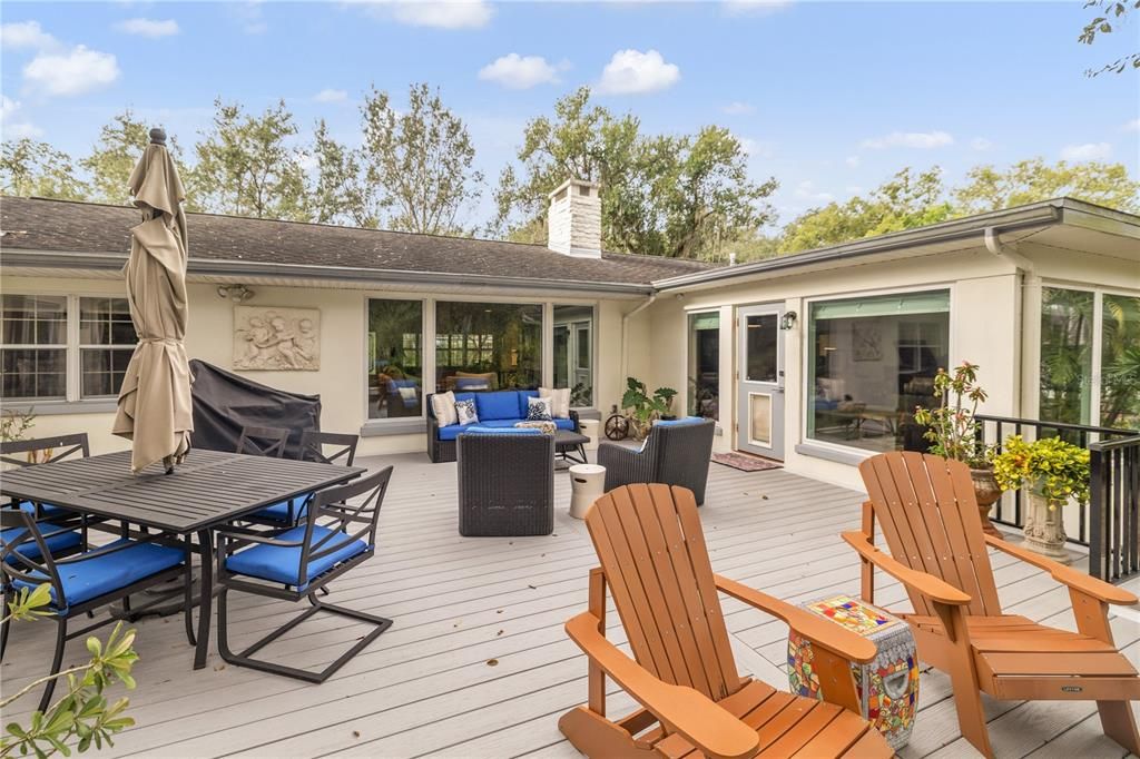 Active With Contract: $699,000 (2 beds, 2 baths, 1582 Square Feet)