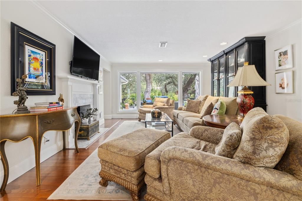 Active With Contract: $699,000 (2 beds, 2 baths, 1582 Square Feet)