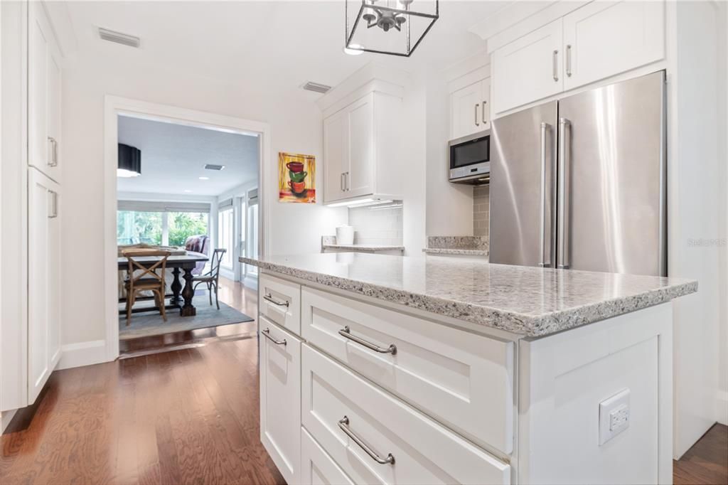 Active With Contract: $699,000 (2 beds, 2 baths, 1582 Square Feet)