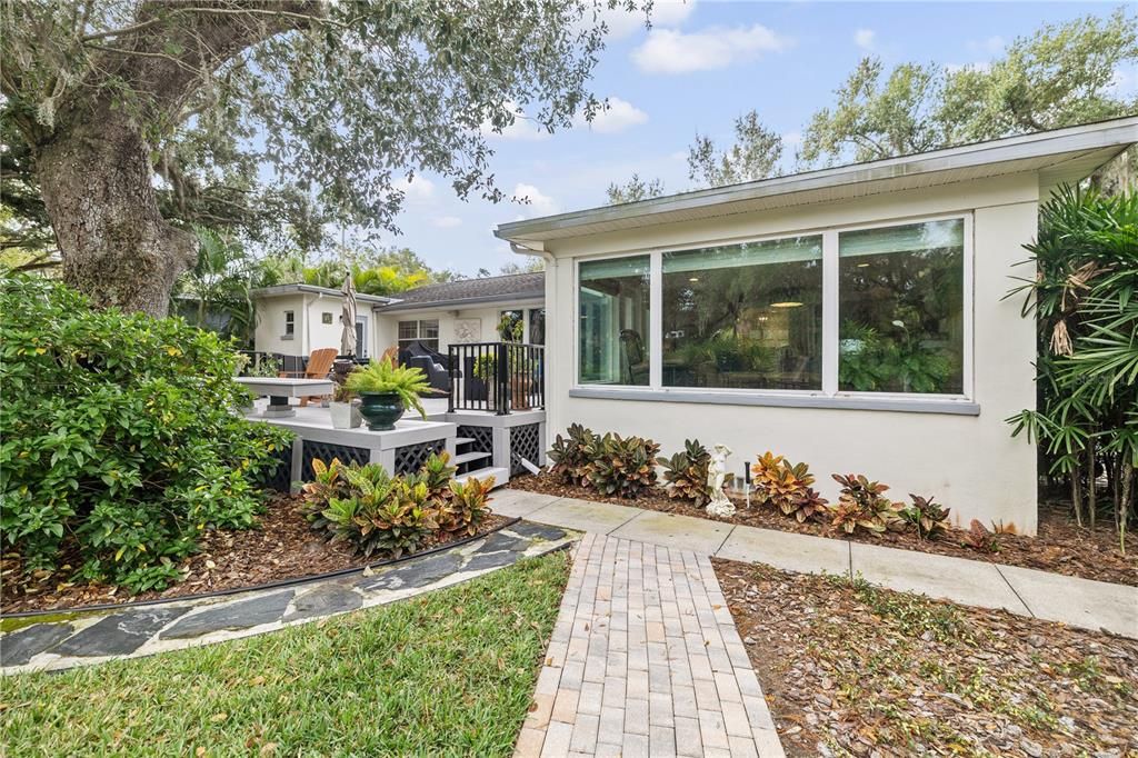 Active With Contract: $699,000 (2 beds, 2 baths, 1582 Square Feet)