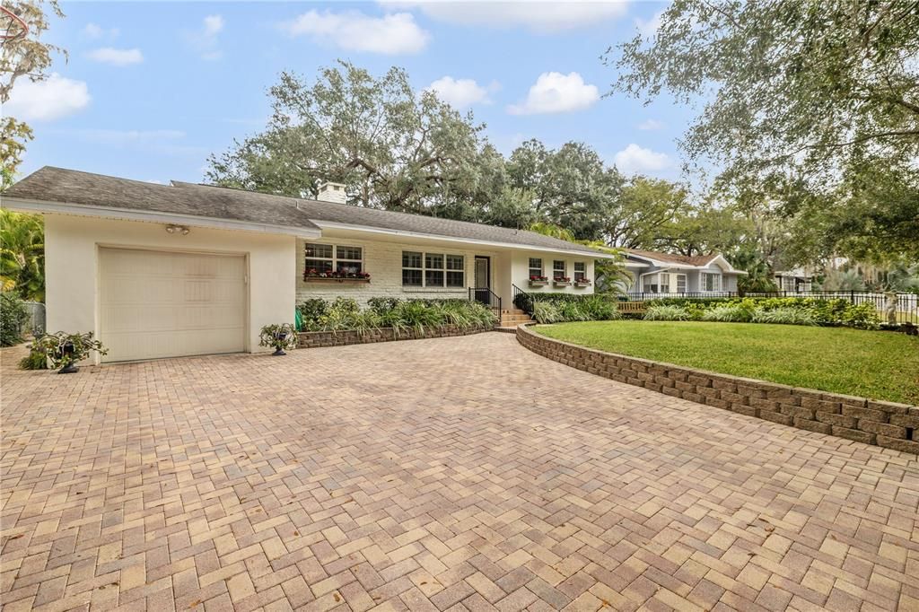 Active With Contract: $699,000 (2 beds, 2 baths, 1582 Square Feet)
