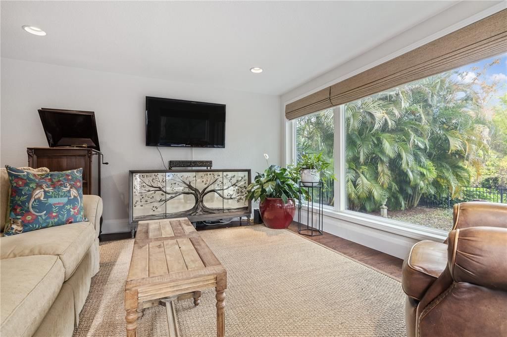 Active With Contract: $699,000 (2 beds, 2 baths, 1582 Square Feet)