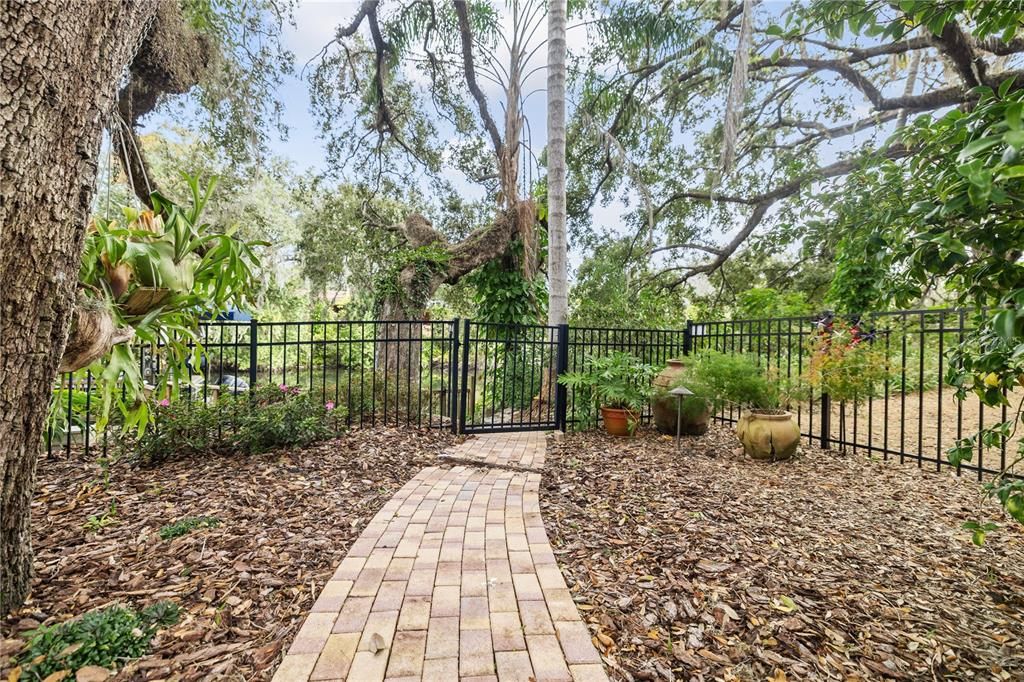 Active With Contract: $699,000 (2 beds, 2 baths, 1582 Square Feet)