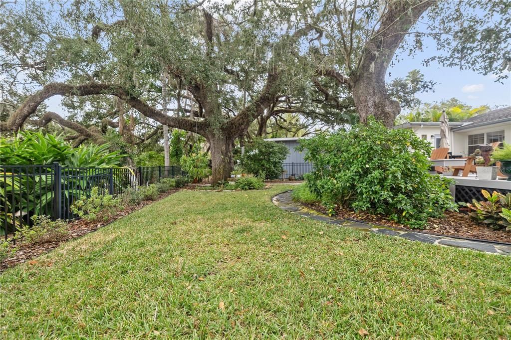 Active With Contract: $699,000 (2 beds, 2 baths, 1582 Square Feet)