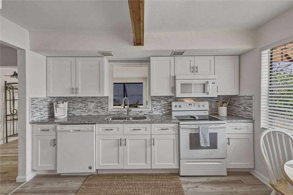For Sale: $395,000 (2 beds, 1 baths, 1479 Square Feet)