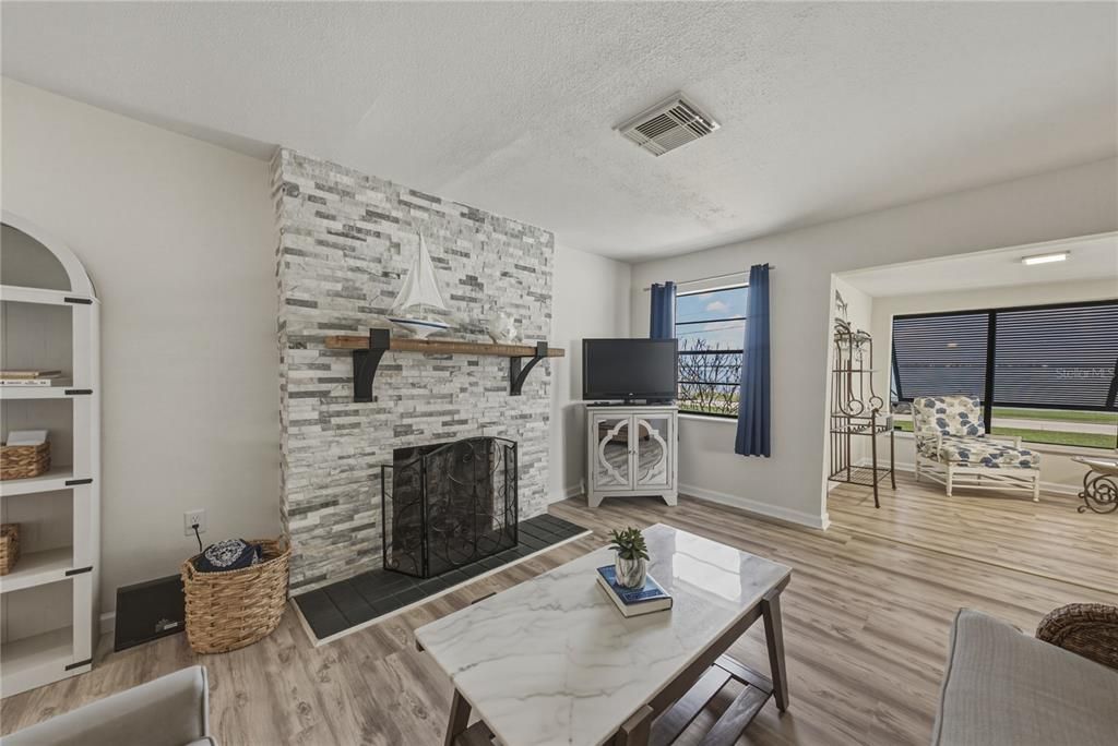 For Sale: $395,000 (2 beds, 1 baths, 1479 Square Feet)