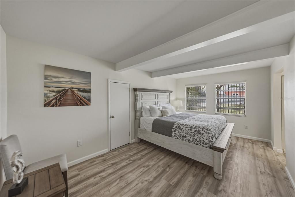 For Sale: $395,000 (2 beds, 1 baths, 1479 Square Feet)
