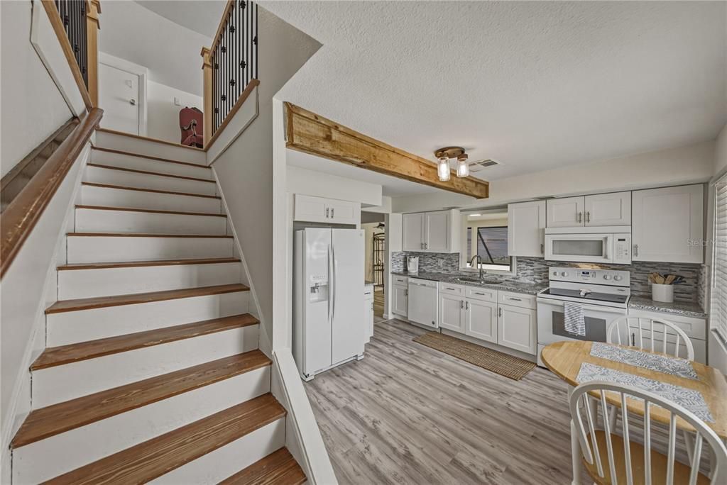 For Sale: $395,000 (2 beds, 1 baths, 1479 Square Feet)
