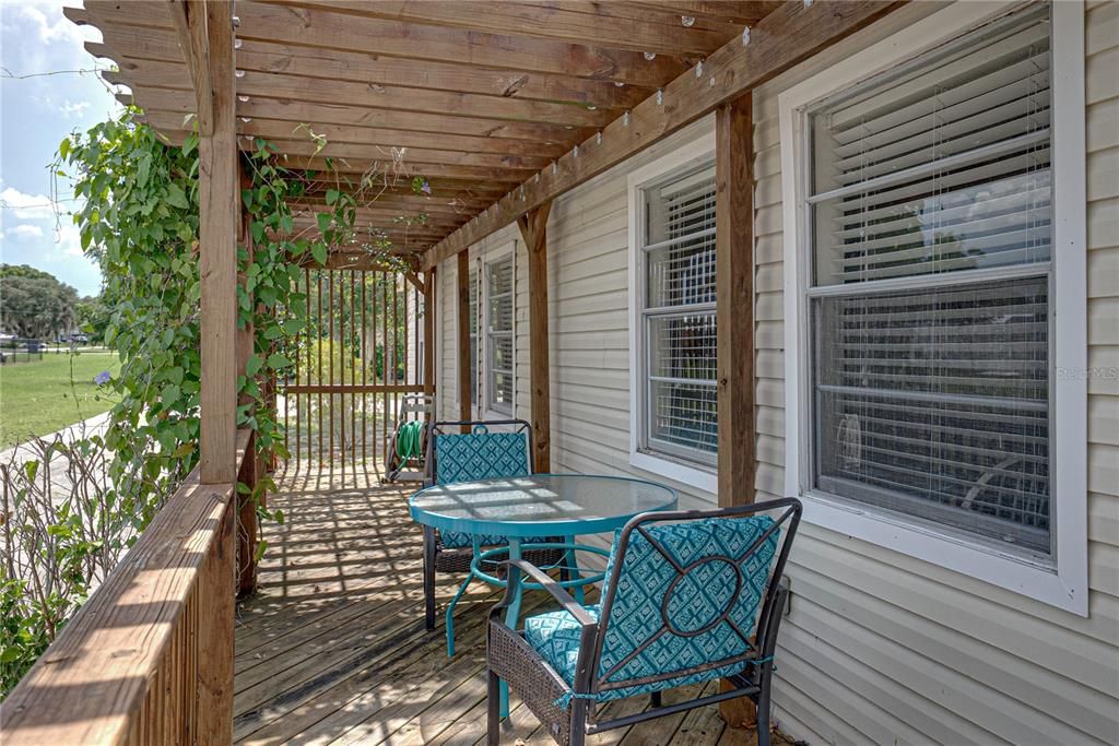 For Sale: $395,000 (2 beds, 1 baths, 1479 Square Feet)