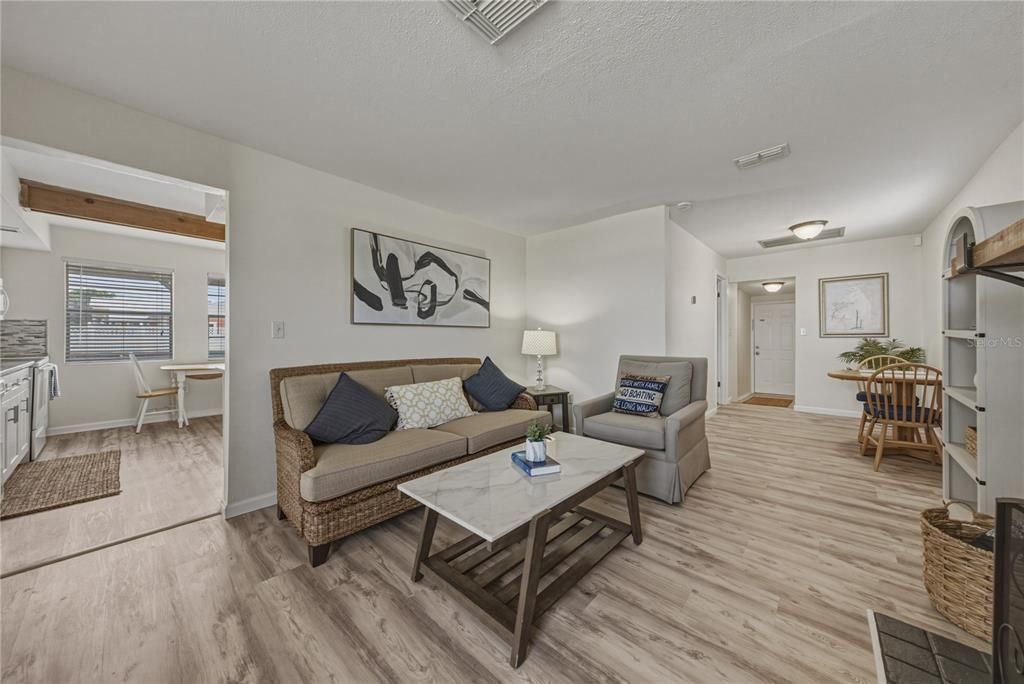 For Sale: $395,000 (2 beds, 1 baths, 1479 Square Feet)