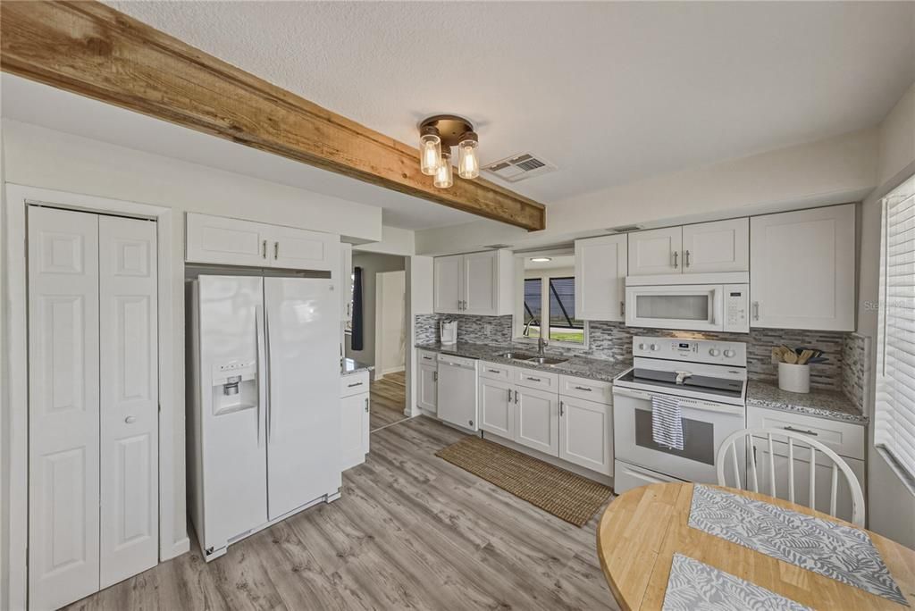 For Sale: $395,000 (2 beds, 1 baths, 1479 Square Feet)