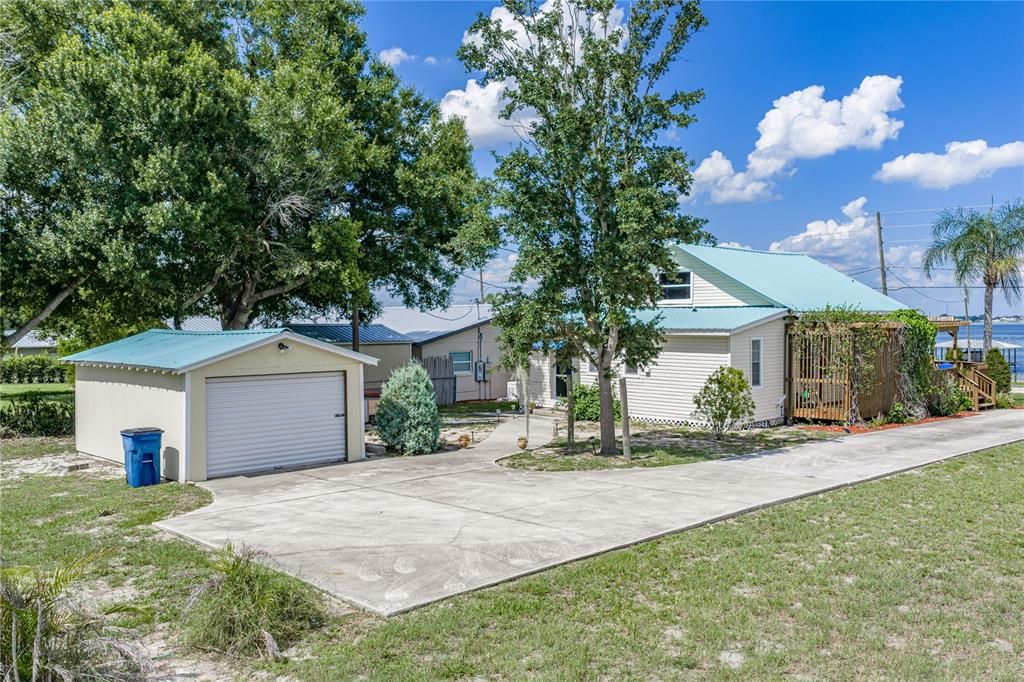 For Sale: $395,000 (2 beds, 1 baths, 1479 Square Feet)