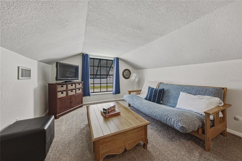 For Sale: $395,000 (2 beds, 1 baths, 1479 Square Feet)