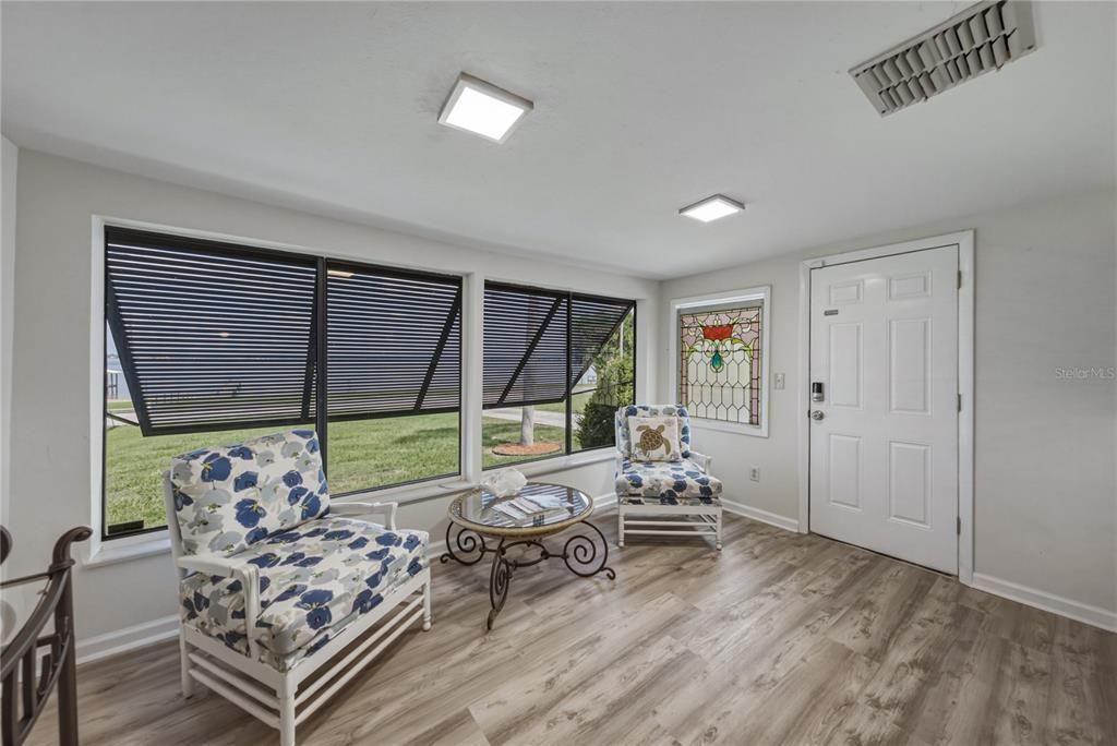 For Sale: $395,000 (2 beds, 1 baths, 1479 Square Feet)