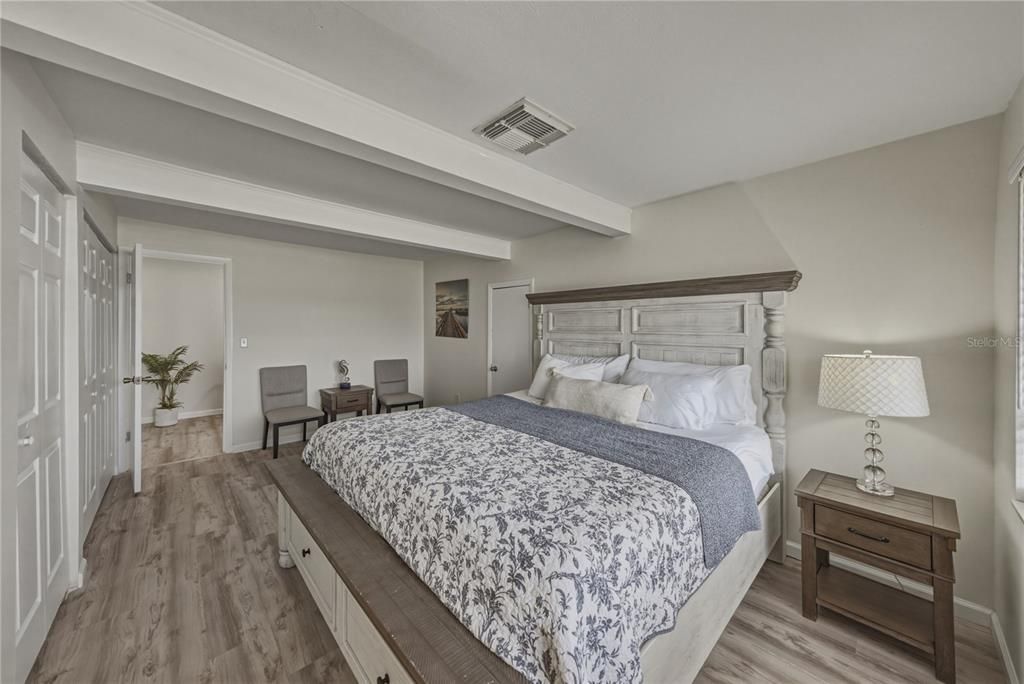 For Sale: $395,000 (2 beds, 1 baths, 1479 Square Feet)