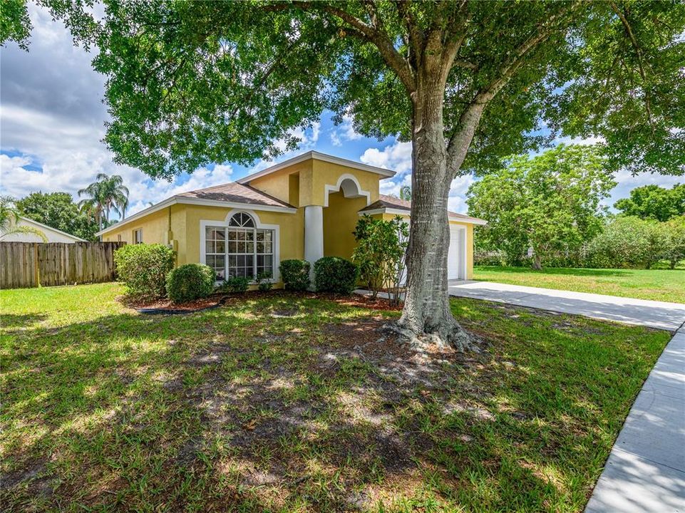 For Rent: $2,200 (3 beds, 2 baths, 1728 Square Feet)