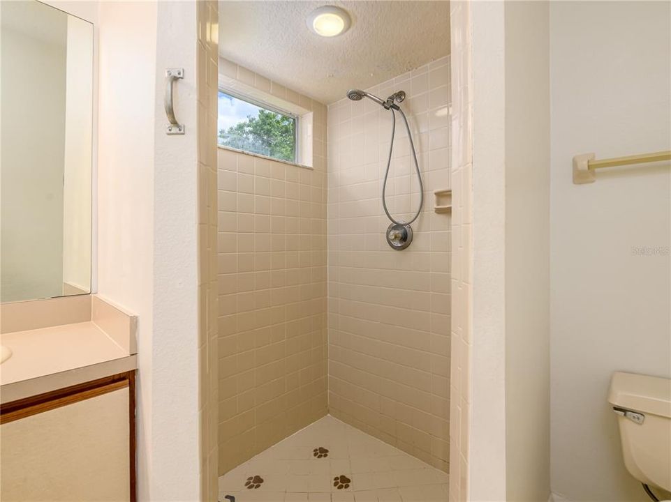 For Rent: $2,200 (3 beds, 2 baths, 1728 Square Feet)