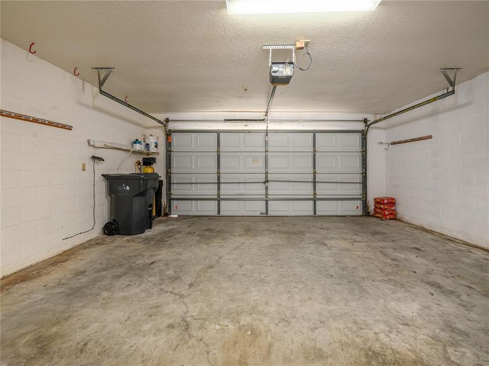 For Rent: $2,200 (3 beds, 2 baths, 1728 Square Feet)