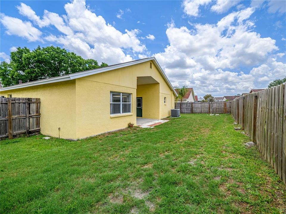 For Rent: $2,200 (3 beds, 2 baths, 1728 Square Feet)