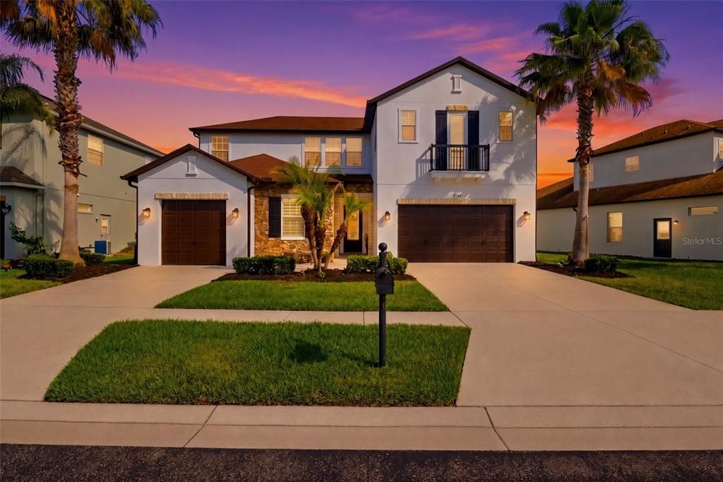 For Sale: $899,000 (5 beds, 4 baths, 4044 Square Feet)