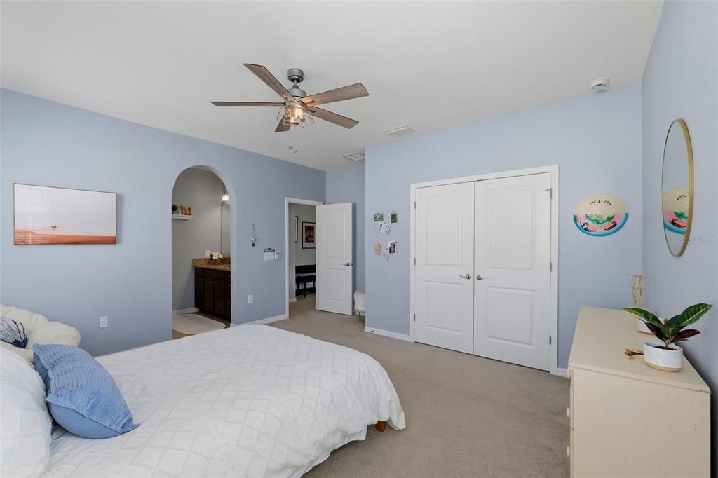 For Sale: $899,000 (5 beds, 4 baths, 4044 Square Feet)