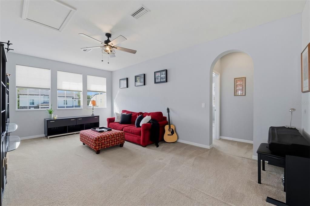 For Sale: $899,000 (5 beds, 4 baths, 4044 Square Feet)