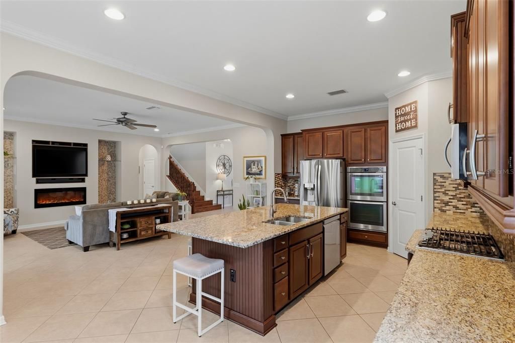 For Sale: $899,000 (5 beds, 4 baths, 4044 Square Feet)