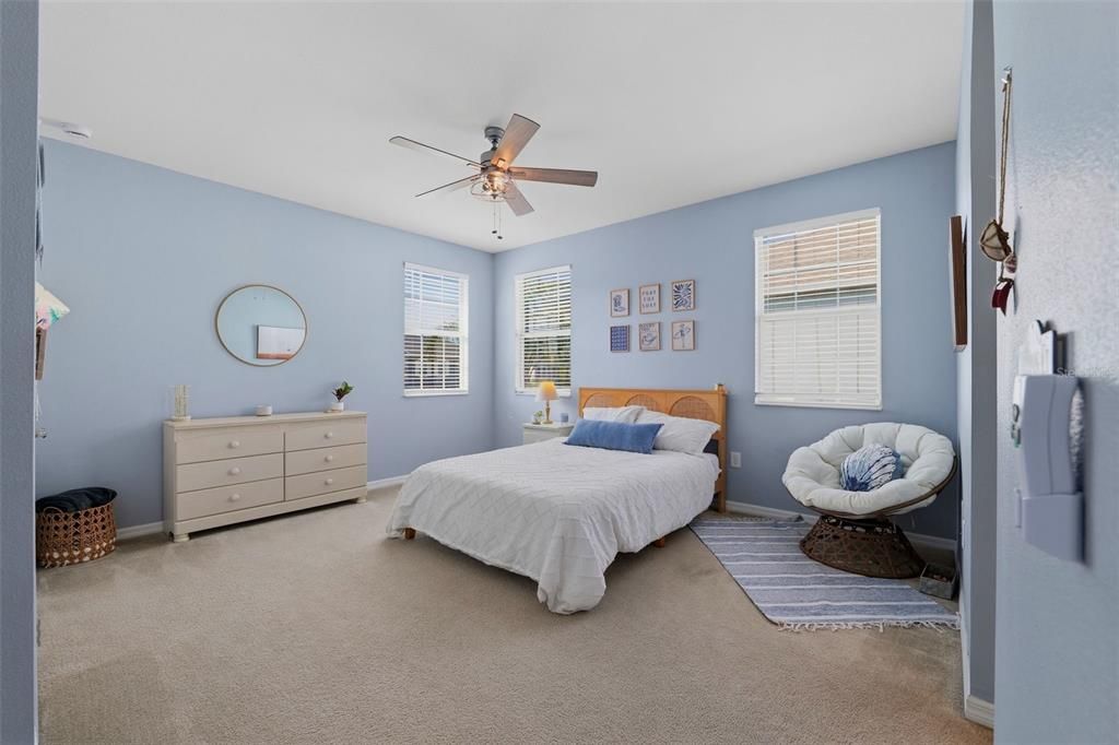 For Sale: $899,000 (5 beds, 4 baths, 4044 Square Feet)