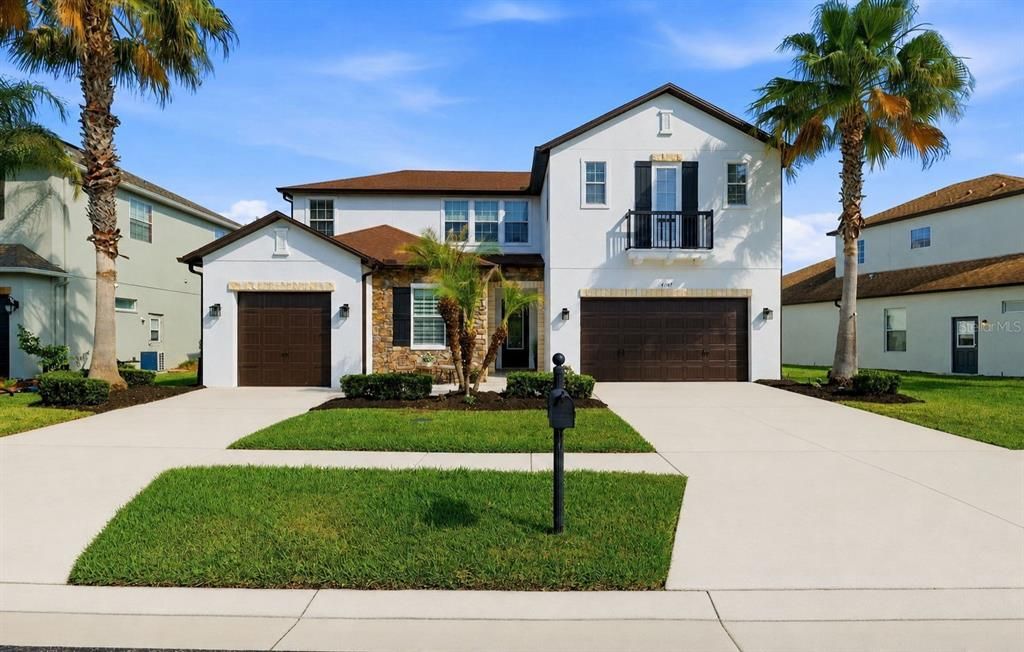 For Sale: $899,000 (5 beds, 4 baths, 4044 Square Feet)