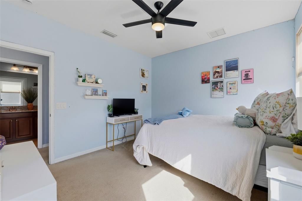 For Sale: $899,000 (5 beds, 4 baths, 4044 Square Feet)