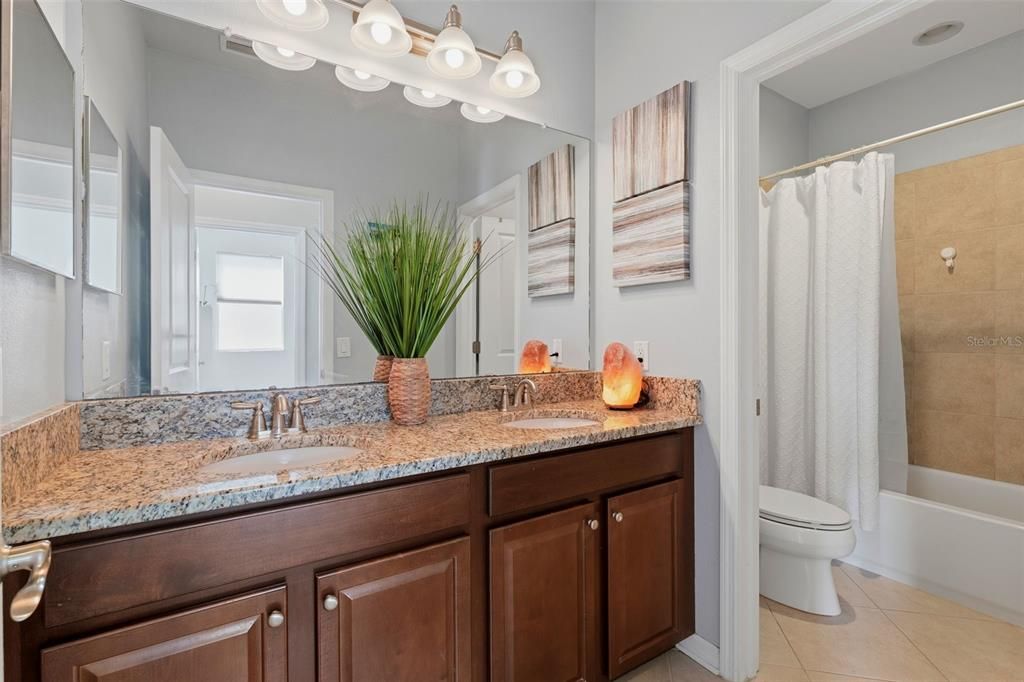 For Sale: $899,000 (5 beds, 4 baths, 4044 Square Feet)