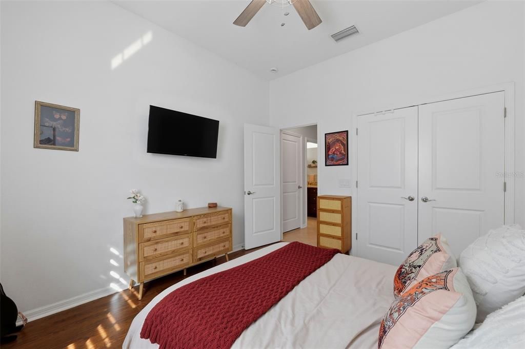 For Sale: $899,000 (5 beds, 4 baths, 4044 Square Feet)