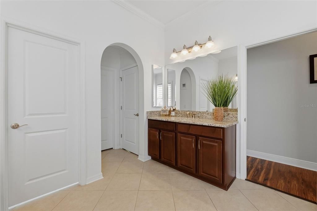 For Sale: $899,000 (5 beds, 4 baths, 4044 Square Feet)