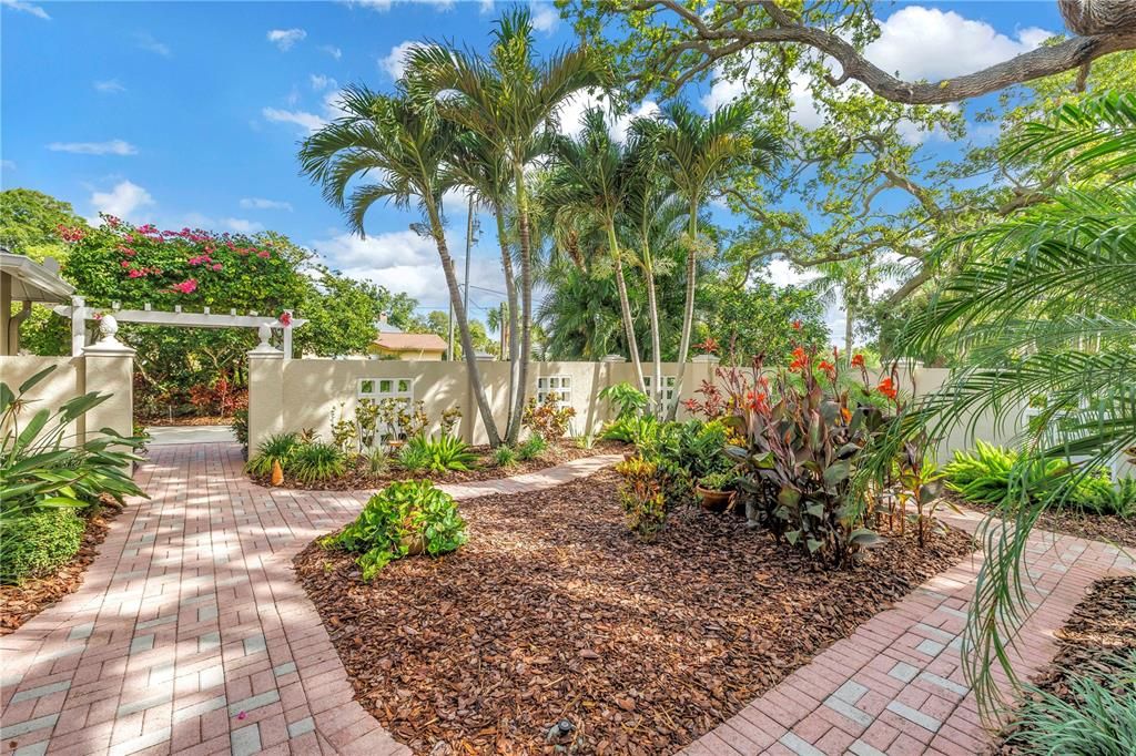 For Sale: $1,300,000 (4 beds, 2 baths, 3462 Square Feet)